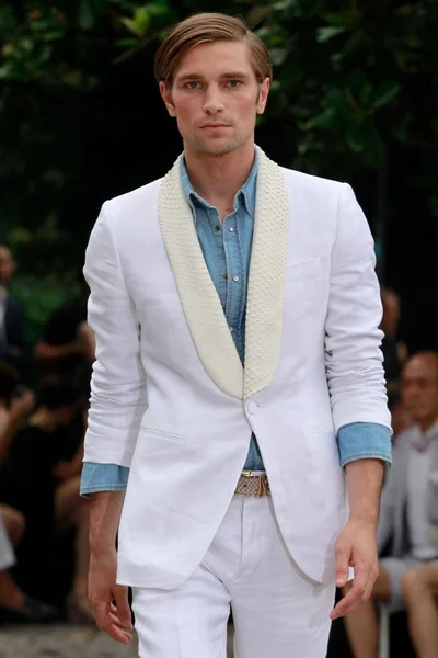 Look 28